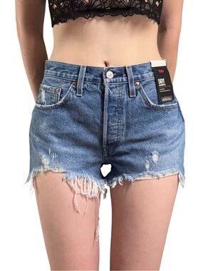 NWT✨ | Levi’s | 501 High Rise Button Fly Distressed Raw Hem Shorts